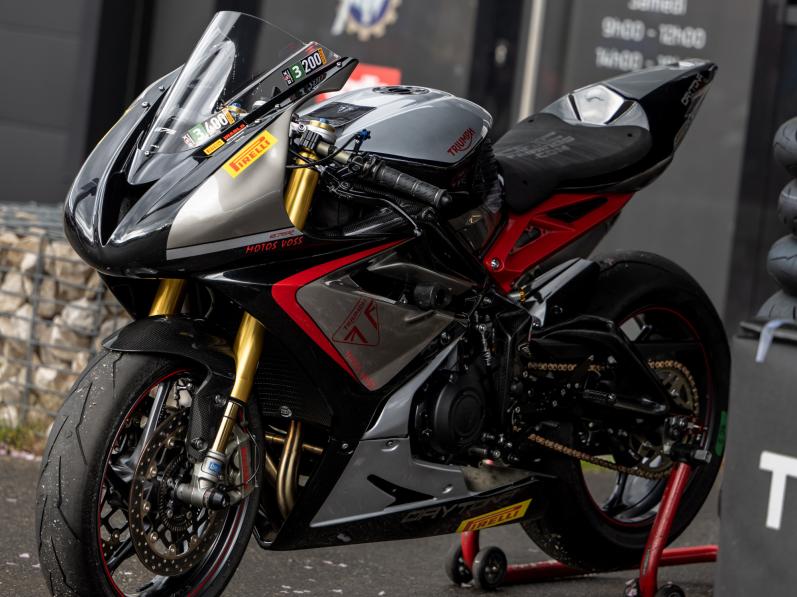 TRIUMPH DAYTONA  675 R