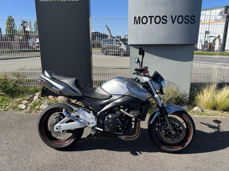 SUZUKI GSR 600
