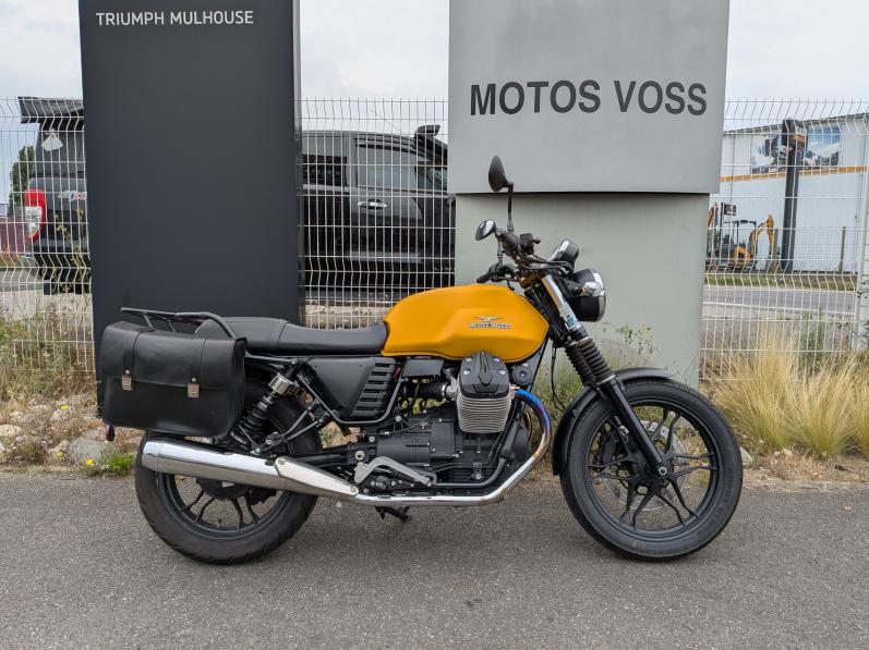 MOTO GUZZI V7 II STONE 1ERE MAIN